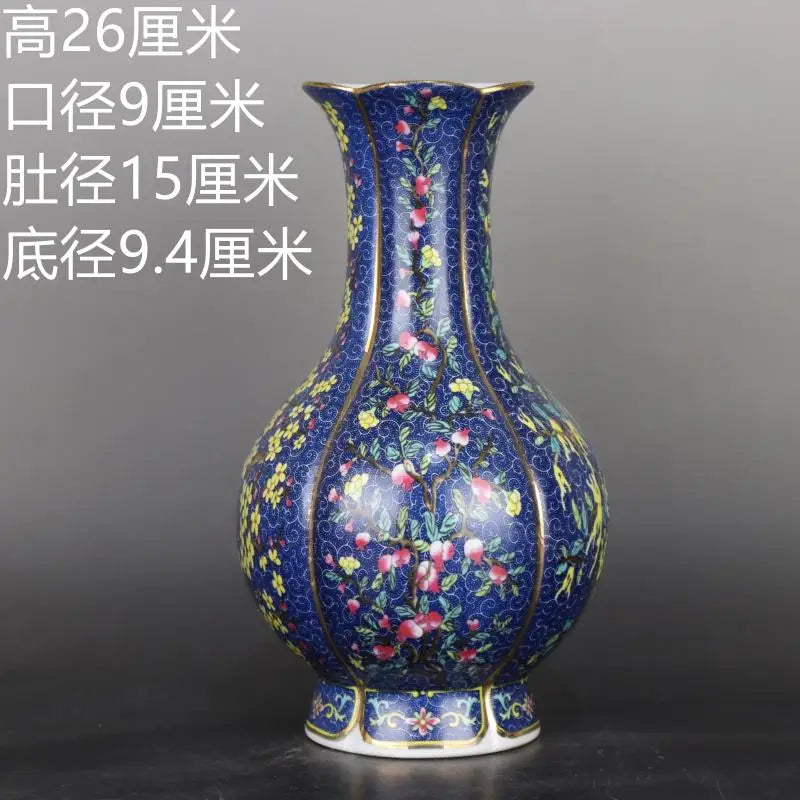 Vase en porcelaine bleue et fleurie avec des dimensions détaillées.