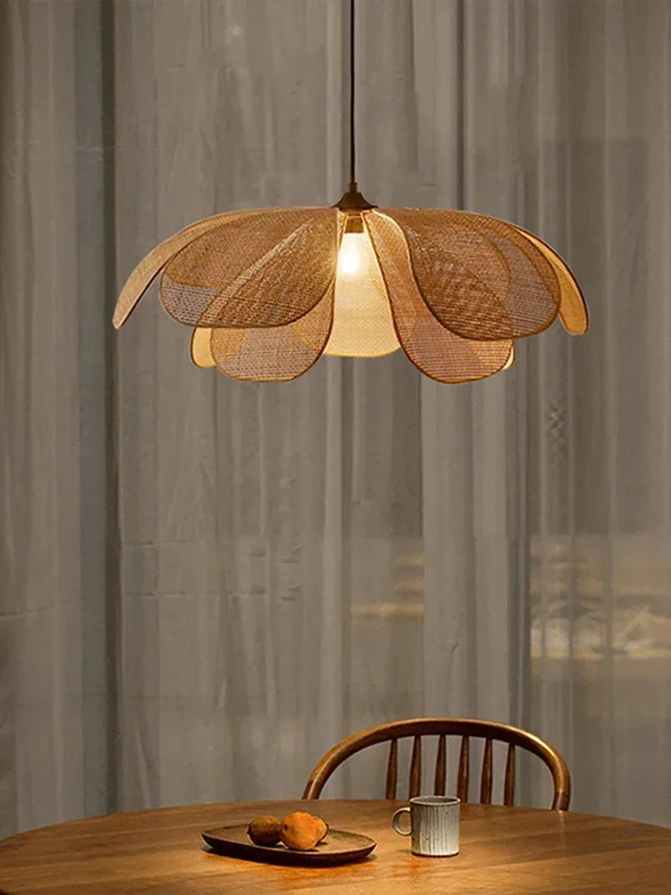 lampe suspendue tissée wicker naturelle salon chambre moderne artisanale lumière chaîne métallique