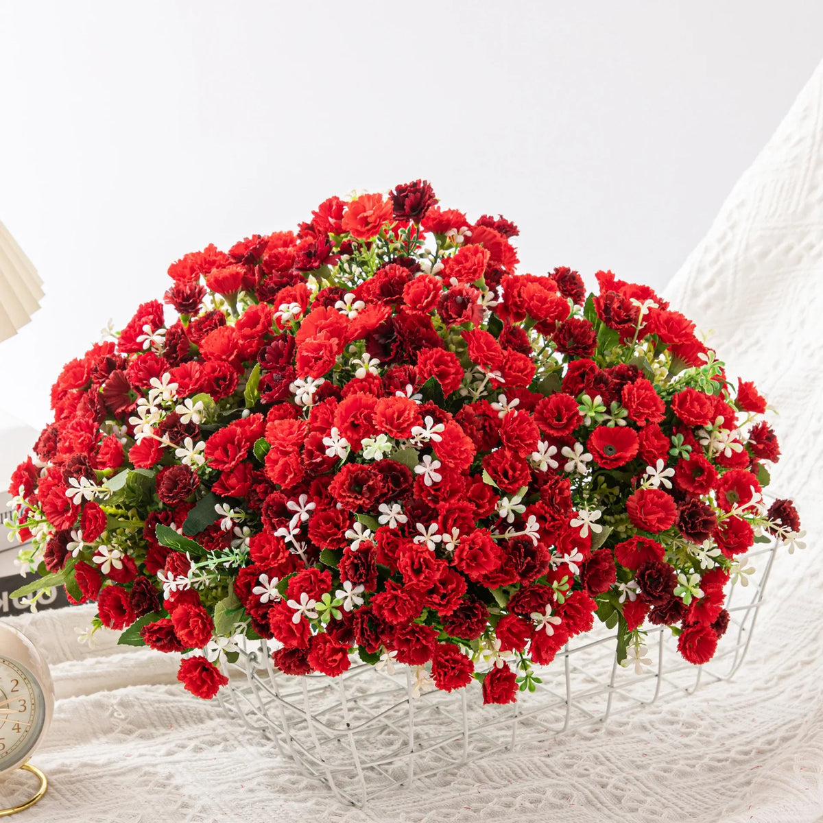 bouquet artificiel fleurs rouges vertes feuilles modernes décoration intérieure maison salon événements