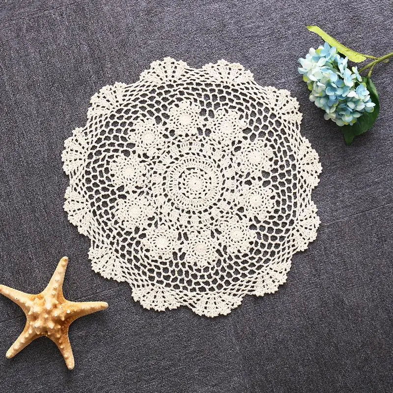 serviette table coton beige clair crochetée motifs floraux traditionnelle artisanale 40cm