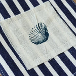 serviettes table classiques marin imprimées coquillages étoiles mer plumes géométriques blanc bleu marine