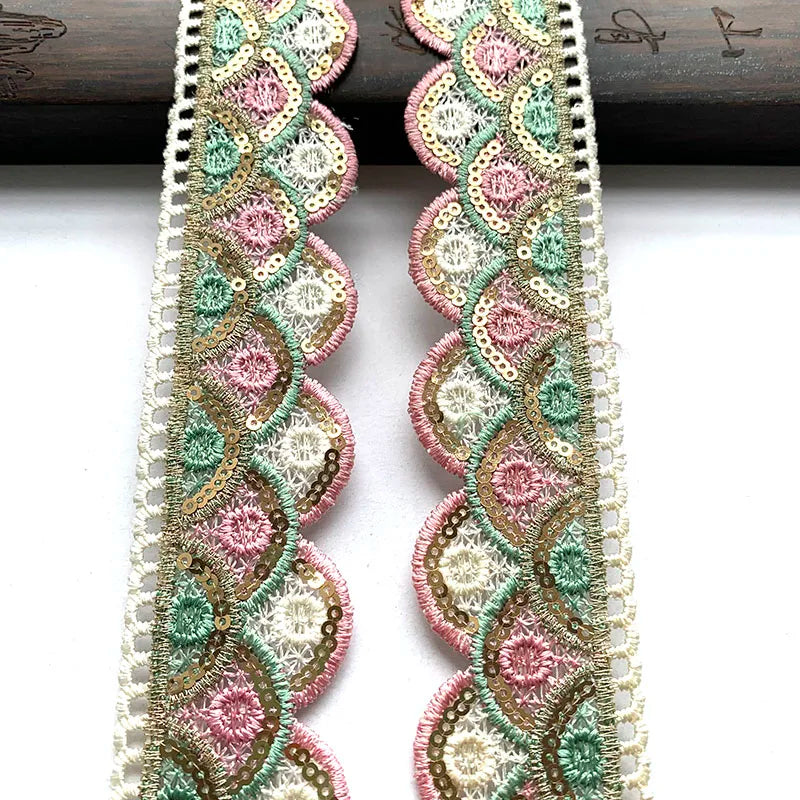 ruban décoratif dentelle 4cm large dorées motif floral blanc rose vert