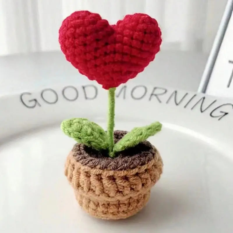 plante tricotée cœur rouge feuilles vertes pot marron artisanale créative intérieur jardin