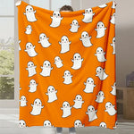 Couverture orange ornée de motifs de fantômes blancs souriants, créant une ambiance festive et ludique parfaite pour une soirée d'Halloween.