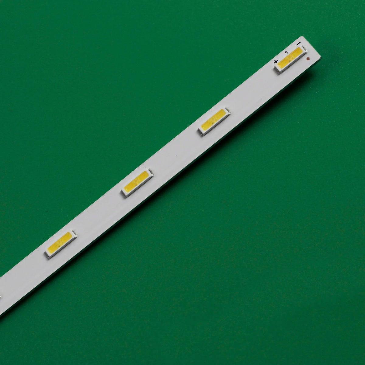 barre lumineuse led blanc vert adhésif connecteur électrique écran tv accessoire technique industriel