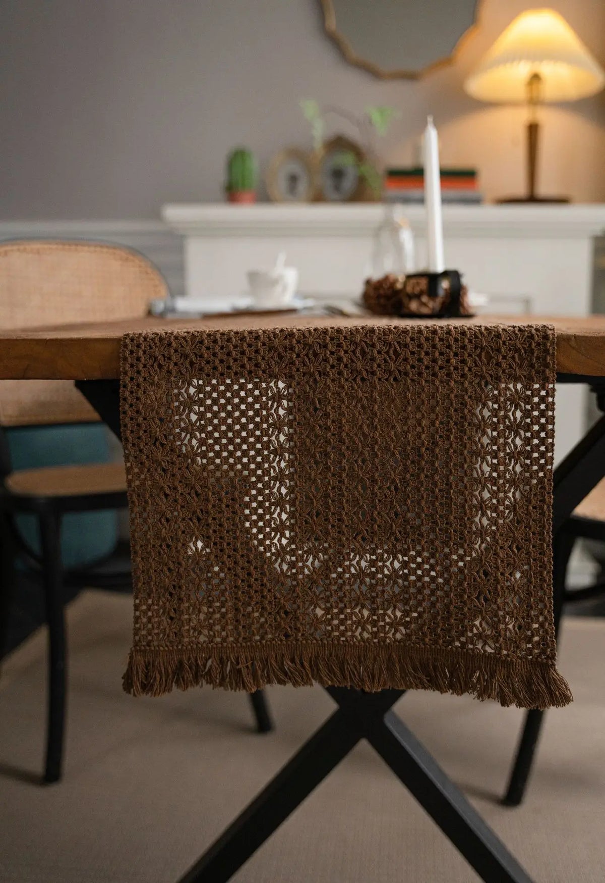 chambre coucher maison table basse solide marron clair motifs géométriques simple rustic artisanal 30x120cm