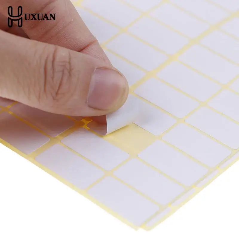 étiquettes autocollantes blancs règles utilitaires organisation minimaliste adhésifs papier qualitatif fixations professionnelles