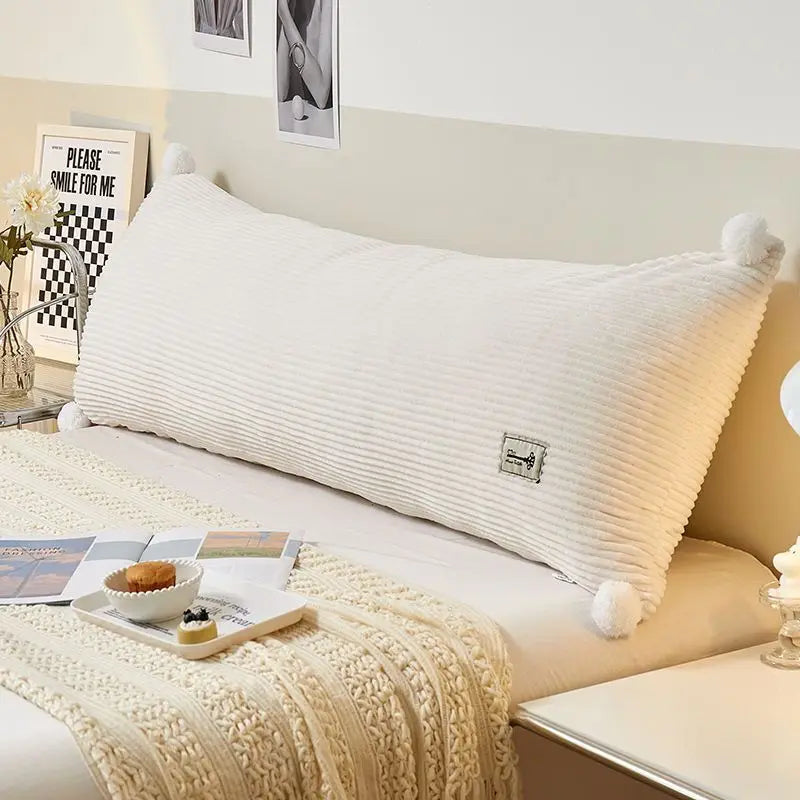 coussin tête lit gris rayures horizontales moderne fixé deux pompons blancs confortable coton polyester