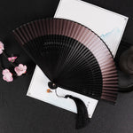 éventail pliant traditionnel vert foncé noir marron clair décoration mariage accessoire fête parfumé chinois