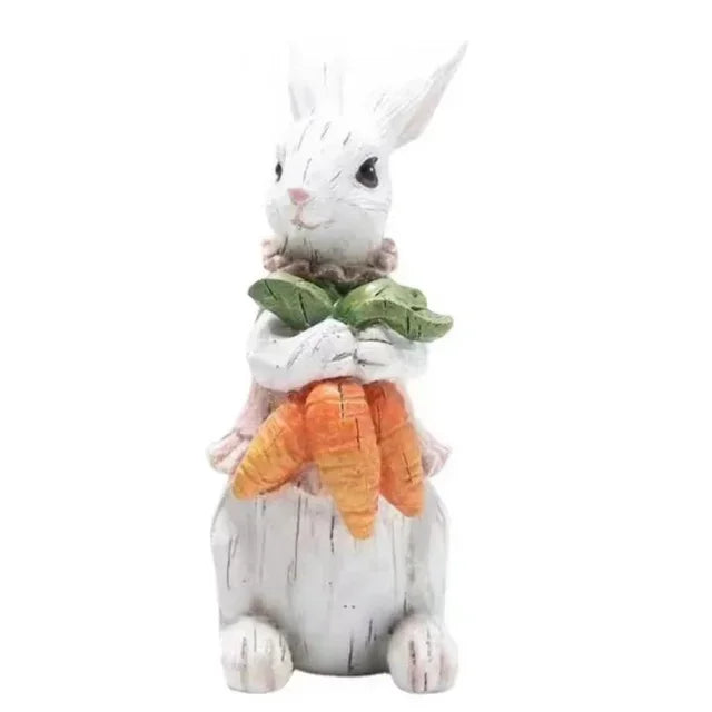 Lapin blanc avec un nœud vert autour du cou et portant une grande carotte orange.