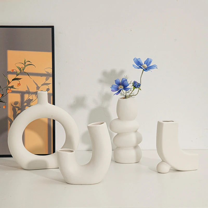 vases blancs modernes céramique rondes lignes horizontales décoration intérieure simple