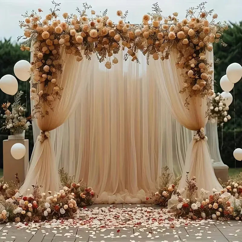 rideau scène beige clair ondulé élégant fleurs guirlandes anniversaire mariage baptême événement