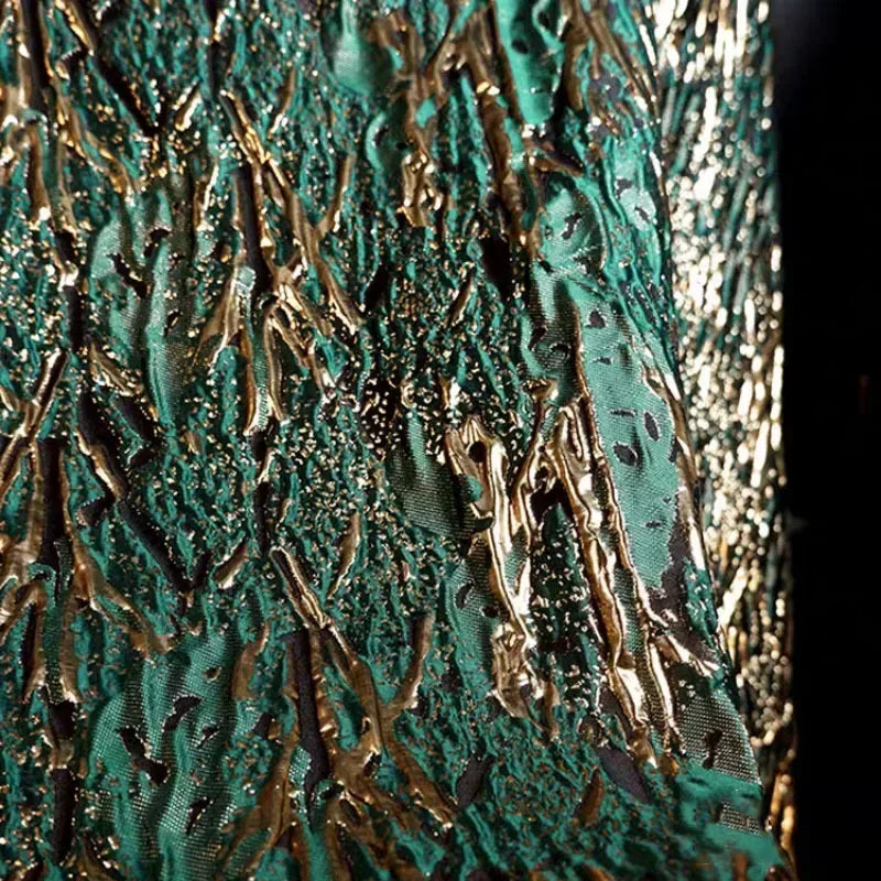 tissu polyester jacquard vert or bleu rouge brillant élégant robe ondulée ligne dorée glamour