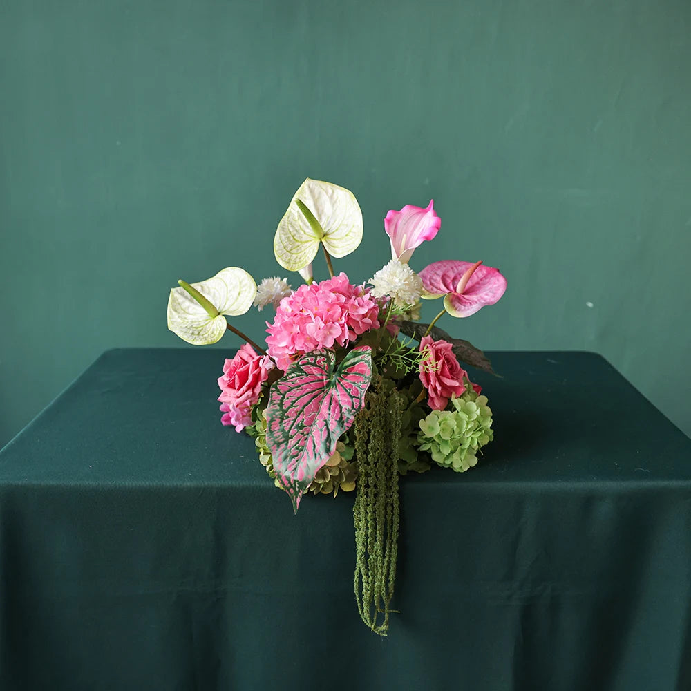 décoration événement mariage anniversaire hydrangea anthurium rose arrangement floral intérieur élégant moderne tropical vases
