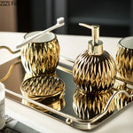 ensemble bain moderne or noir blanc distributeur savon tasse plateau élégant