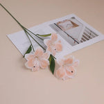 fleurs artificielles lys violet rose blanc décoration moderne mariage intérieur anniversaire baby shower