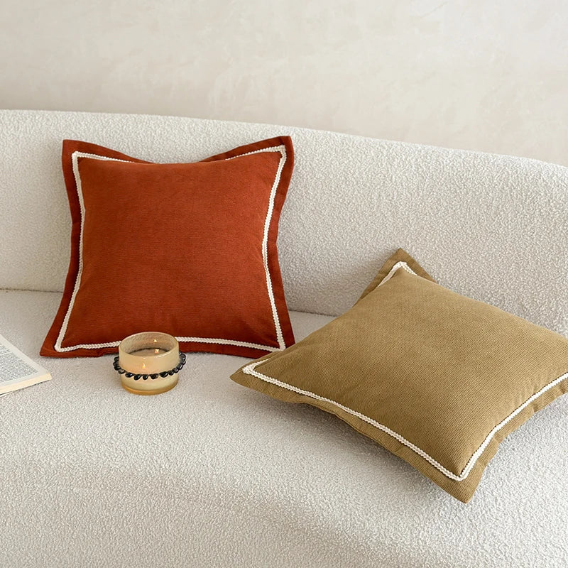 housse coussin décoratif carré couleur marron doré orange texture veloutée bord festonné scandinave minimaliste