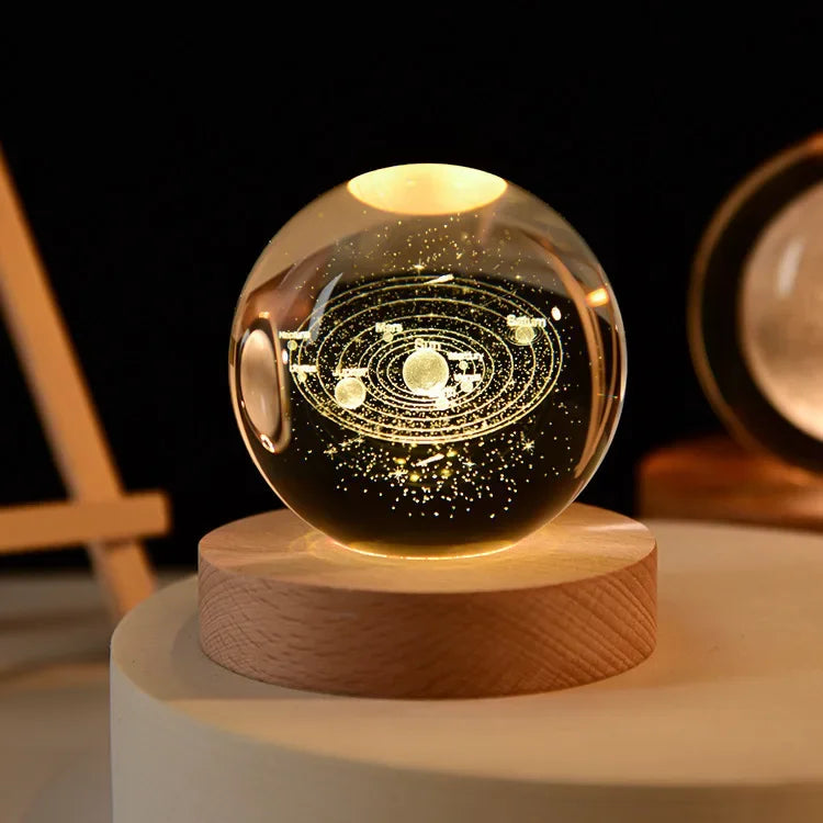 veilleuse led sphère lumineuse système solaire gravé astronaute support bois moderne transparente chambre deco
