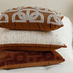 housse coussin rectangle polyester marron motif géométrique blanc contemporain décoration intérieure voiture
