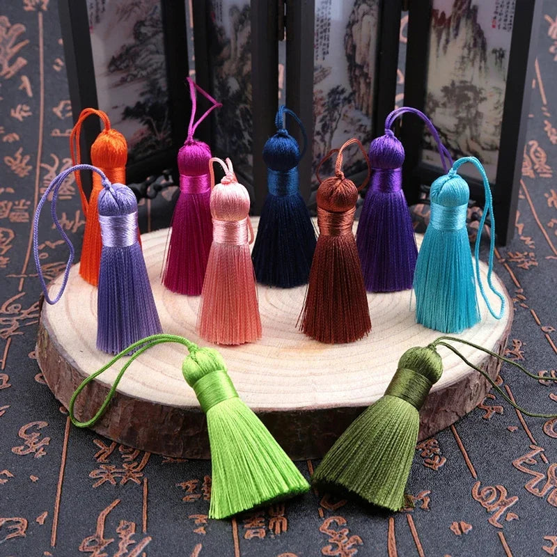 pompons polyester couleur variée 5cm longueur 18cm décoration artisanale rideaux couture pièces