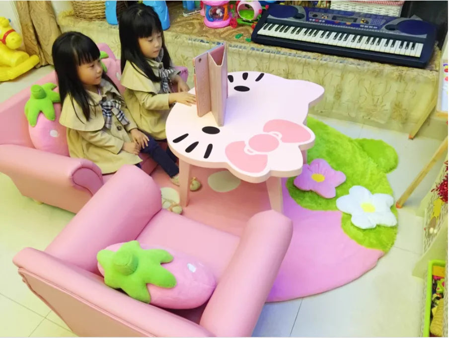 tapis rose enfant décoratif coton lavable fleurs points blancs coussins fraises