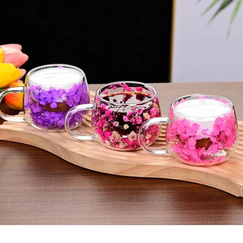 tasse verre double paroi fleurs séchées transparente poignée cuillère dorée moderne