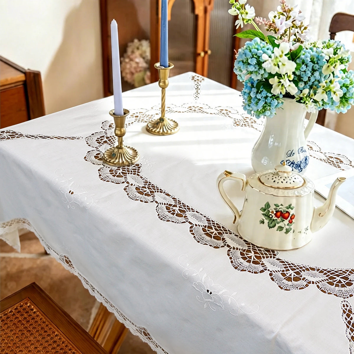 nappe table dentelle broderie motifs floraux rustique vintage mariage décoration table hiver printemps automne