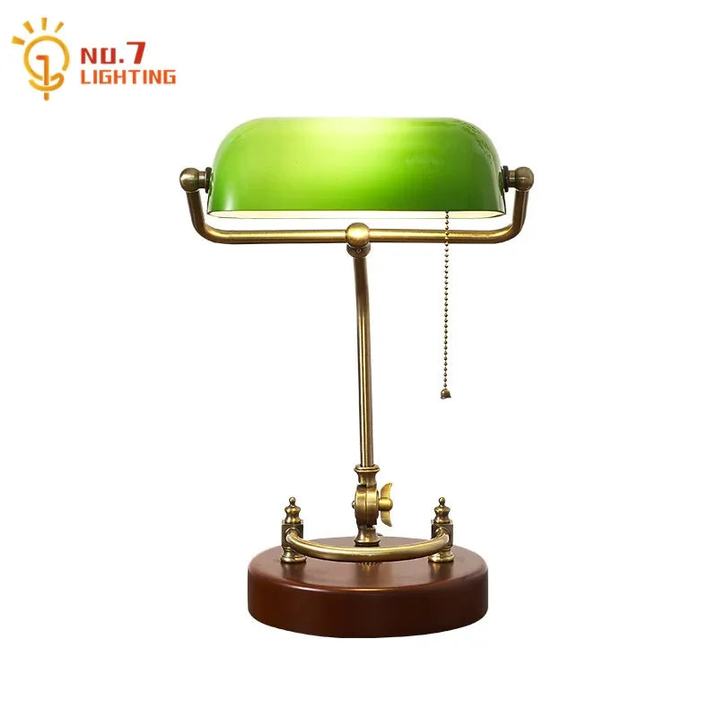 lampe vintage bois abat jour vert texture lisse opacité fixations anciennes chambre étude