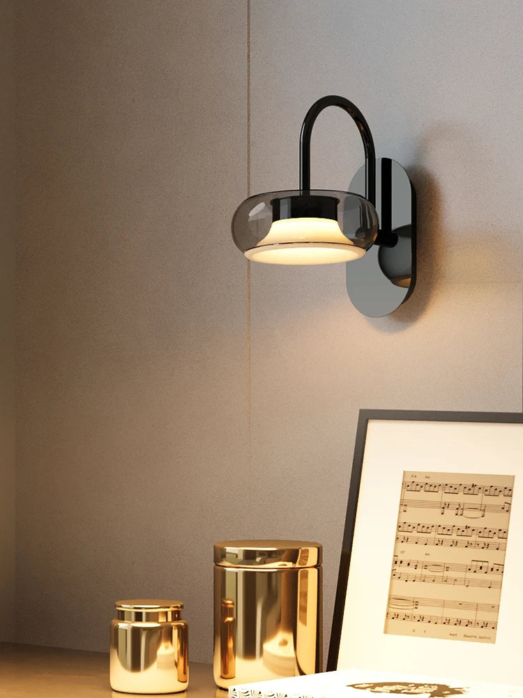 applique murale moderne minimaliste argentée fixée mur lumière blanche chaude verre doré