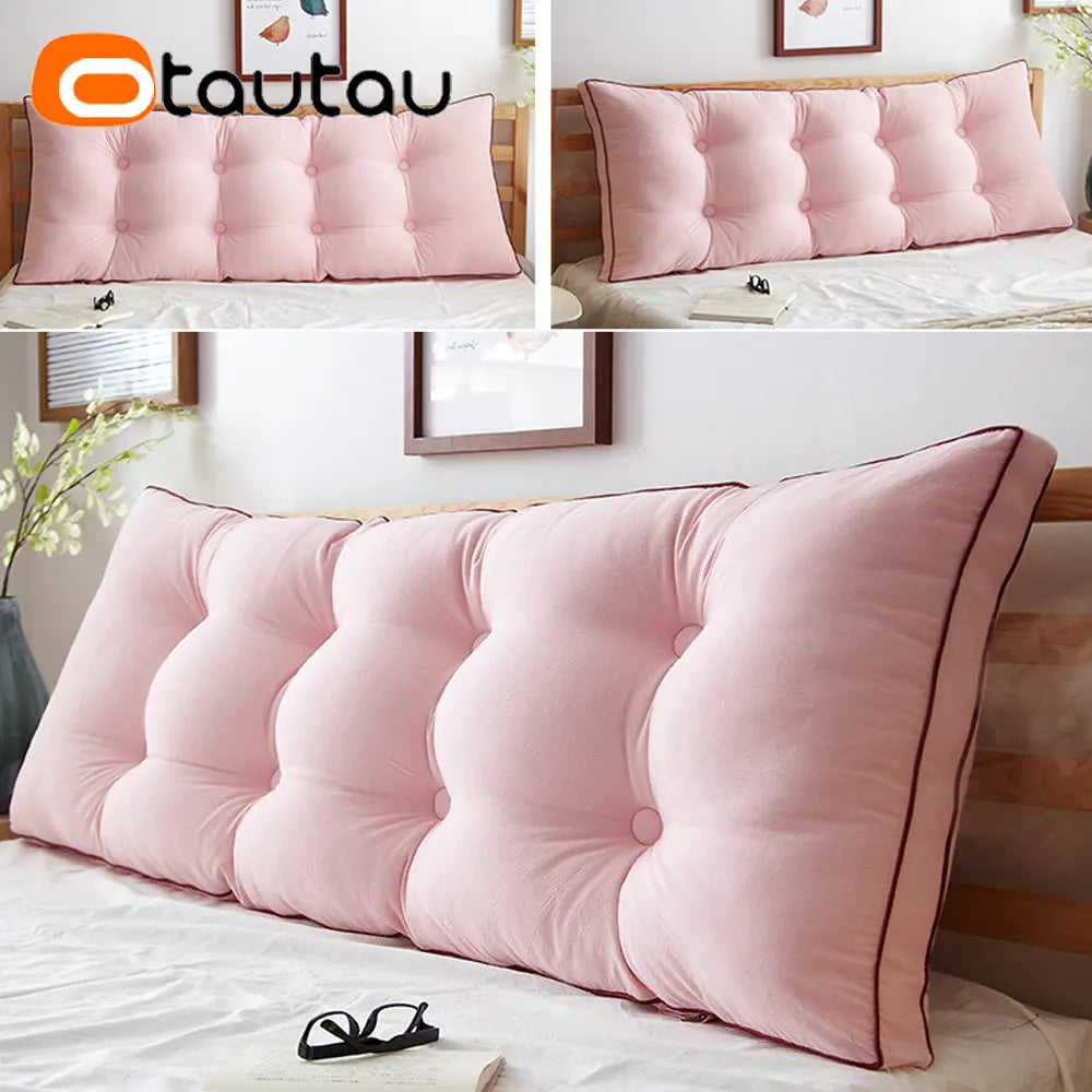 Coussin de lit utilisé comme tête de lit dans une chambre