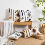 housse coussin carré boho chic motifs géométriques pompons couleur neutres décor maison