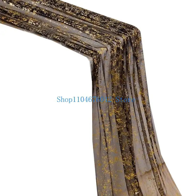 nappe festive rouge paillettes scintillantes tissu décoratif table coton polyester serviettes pliées assiettes couverts