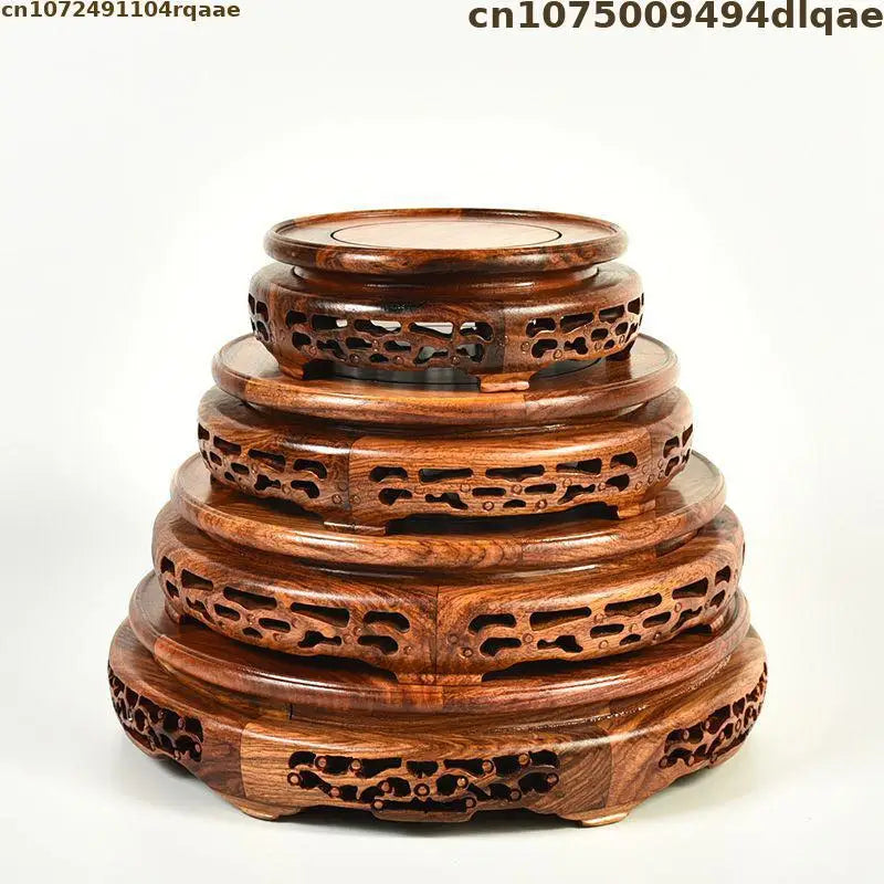 supports bois sculpté marron foncé sculptures complexes motifs floraux artisanal traditionnel plantes cristaux figurines