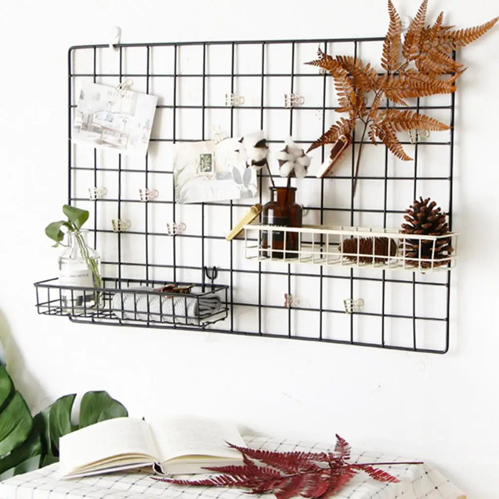 panier mural noir grille métallique moderne suspendu organisateur accrochage crochets fixations intérieur décoration objets