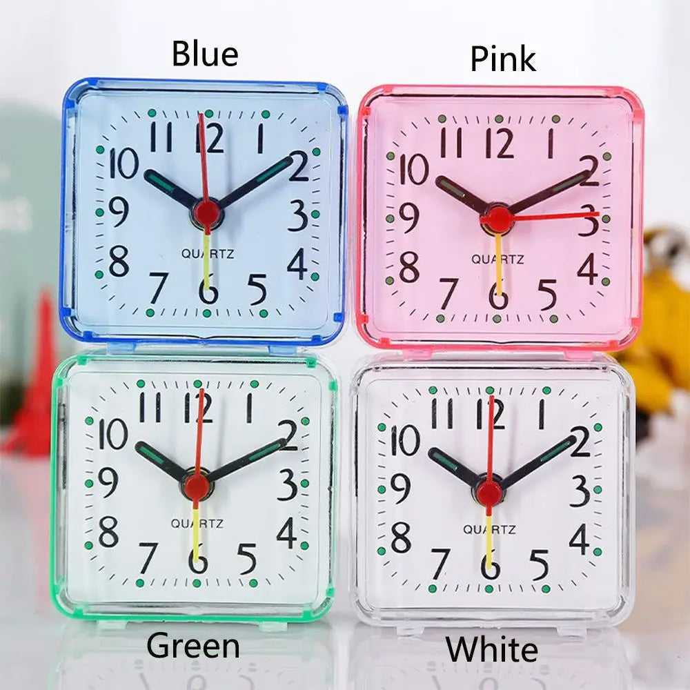 horloge table vert rose bleu blanc numéros lignes pointillés cadre transparent opalin classique analogique