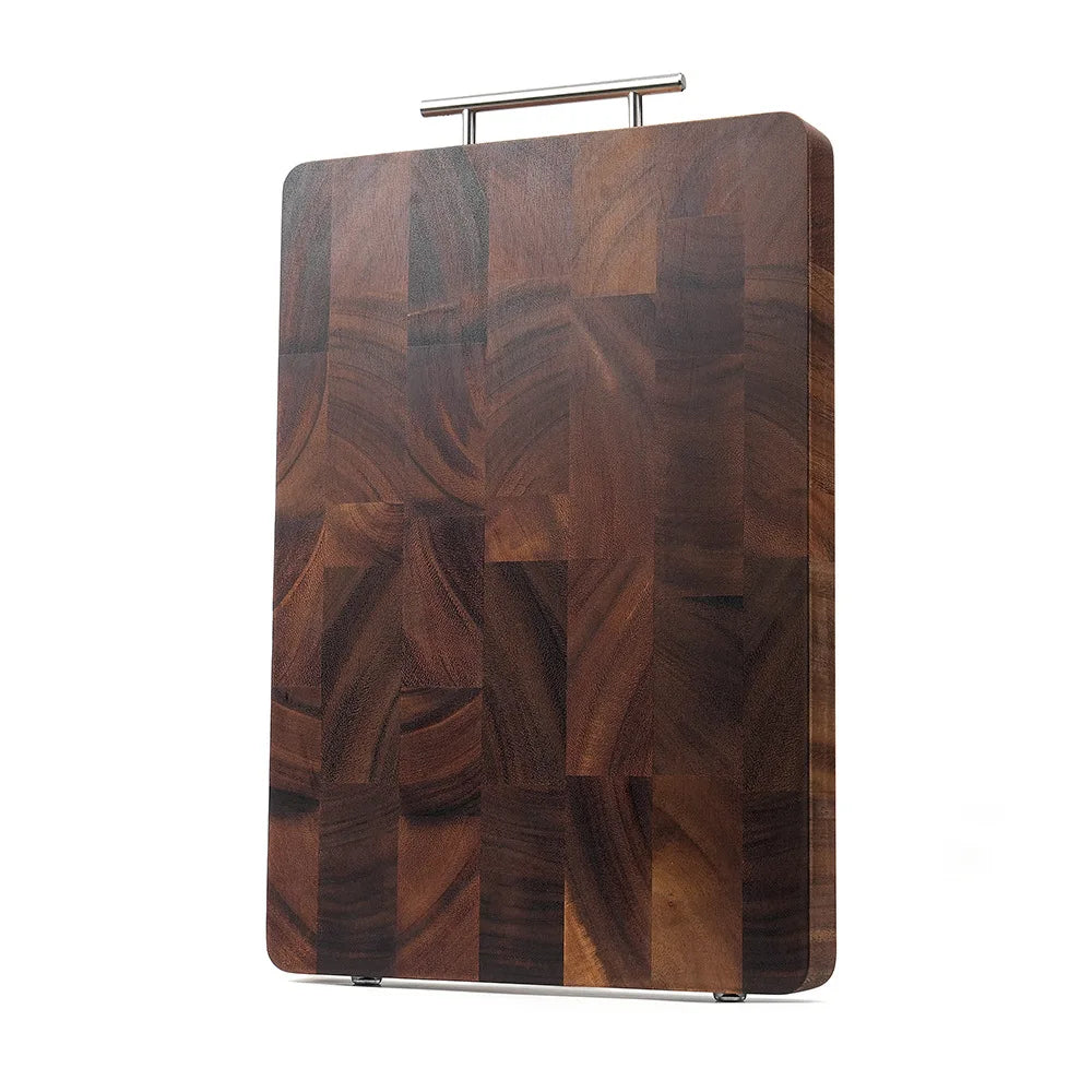planches découpe bois noyer marron foncé moderne couteau carotte ail romarin poivre chou
