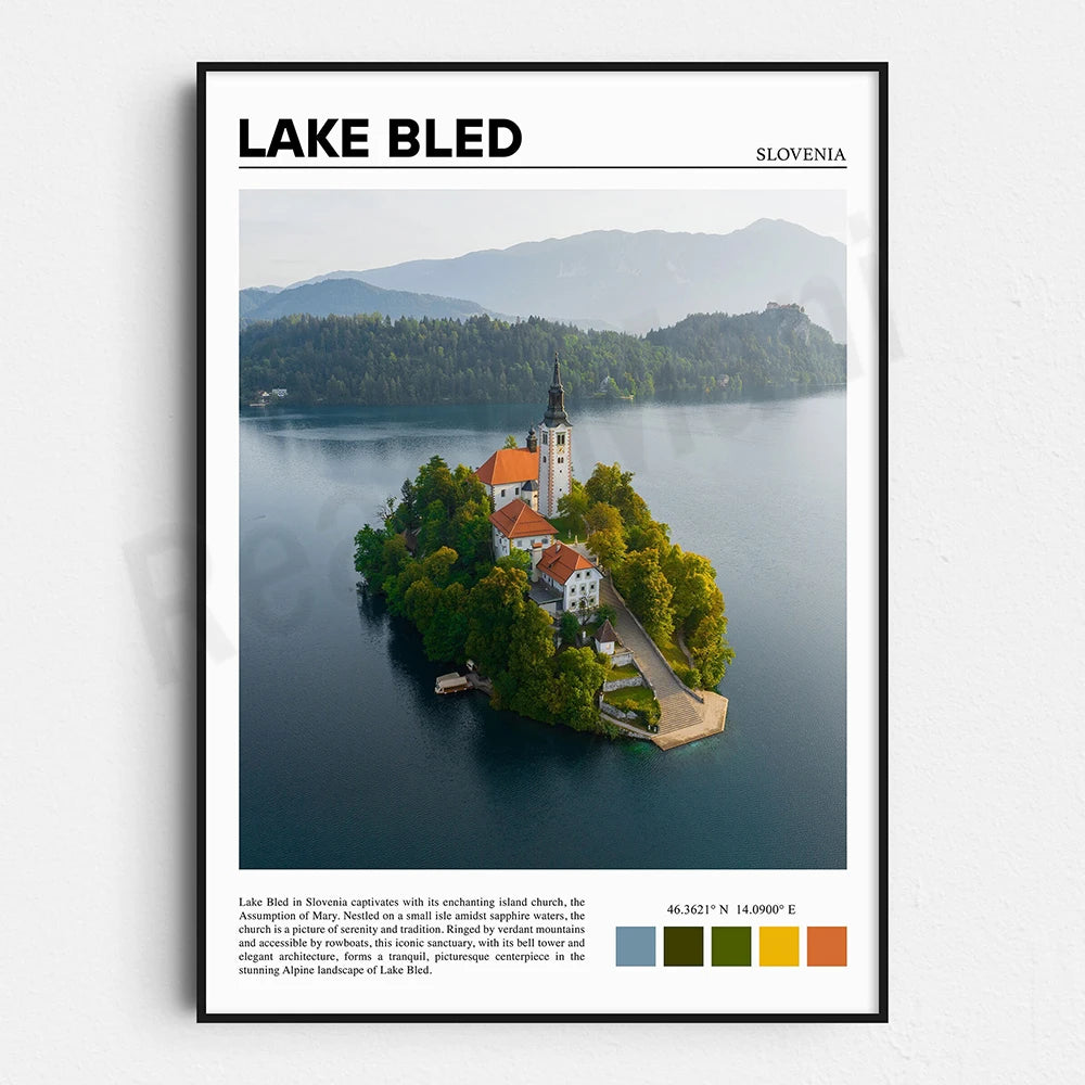 L'image montre le magnifique lac Bled en Slovénie, avec son église sur une île au milieu des eaux bleu-vert entourée de montagnes vertes.