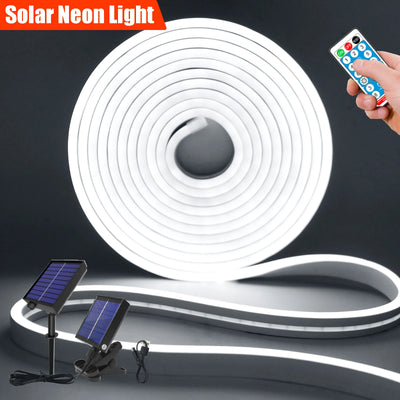 Bande lumineuse solaire LED étanche illuminant un jardin la nuit