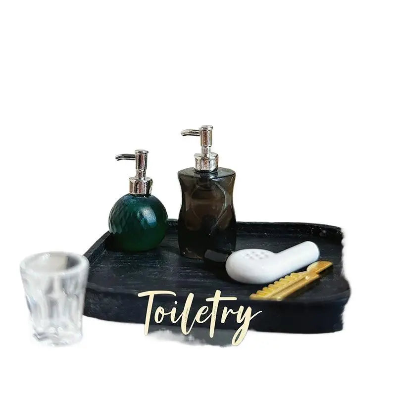 ensemble toilettes miniature résine moderne brosse dorée serviette blanche distributeur savon noir gel douche