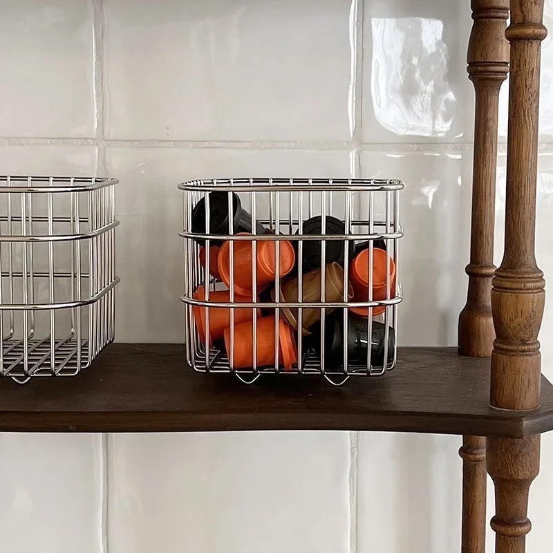 paniers rangement métal inoxydable multifonctionnels minimaliste industriel scandinave argenteés capsules ustensiles cuisine parfums fruits