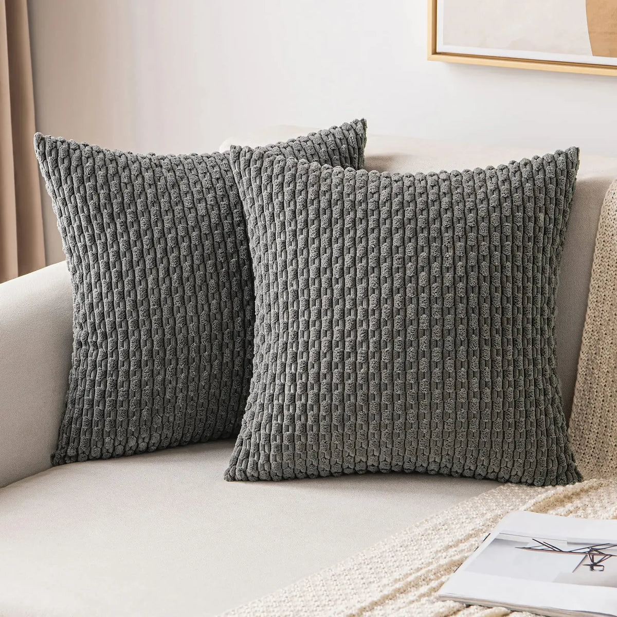 housse coussin carrée velours côtelé vert olive texture tissée garnissage blanc