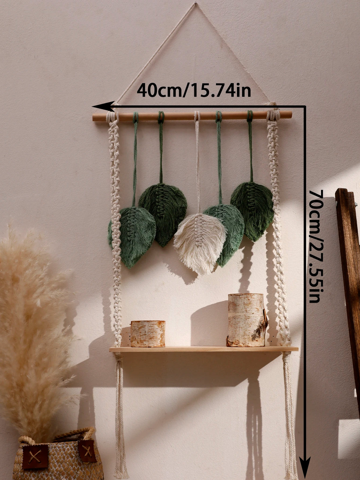 étagère murale boho macramé feuilles vertes tissu beige décoration intérieure moderne rustique
