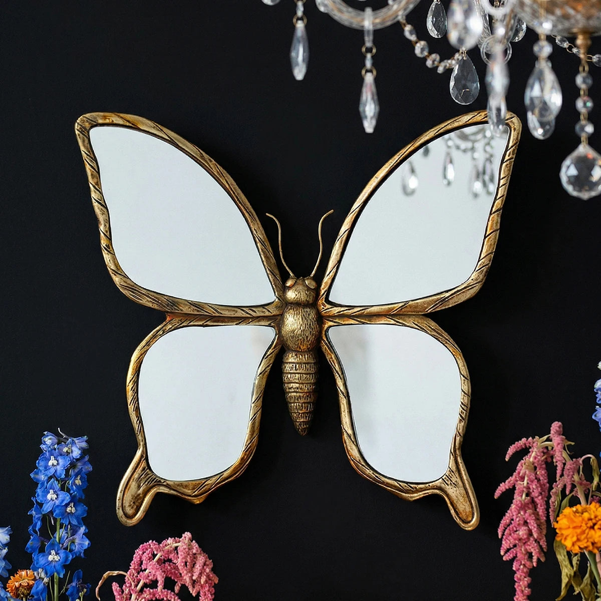 miroir mural papillon doré ailes opaques texture bois artisanal decoratif contemporain erotique