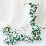 guirlande fleurs artificielles roses blanches feuilles vertes décoration extérieure mariage romantique