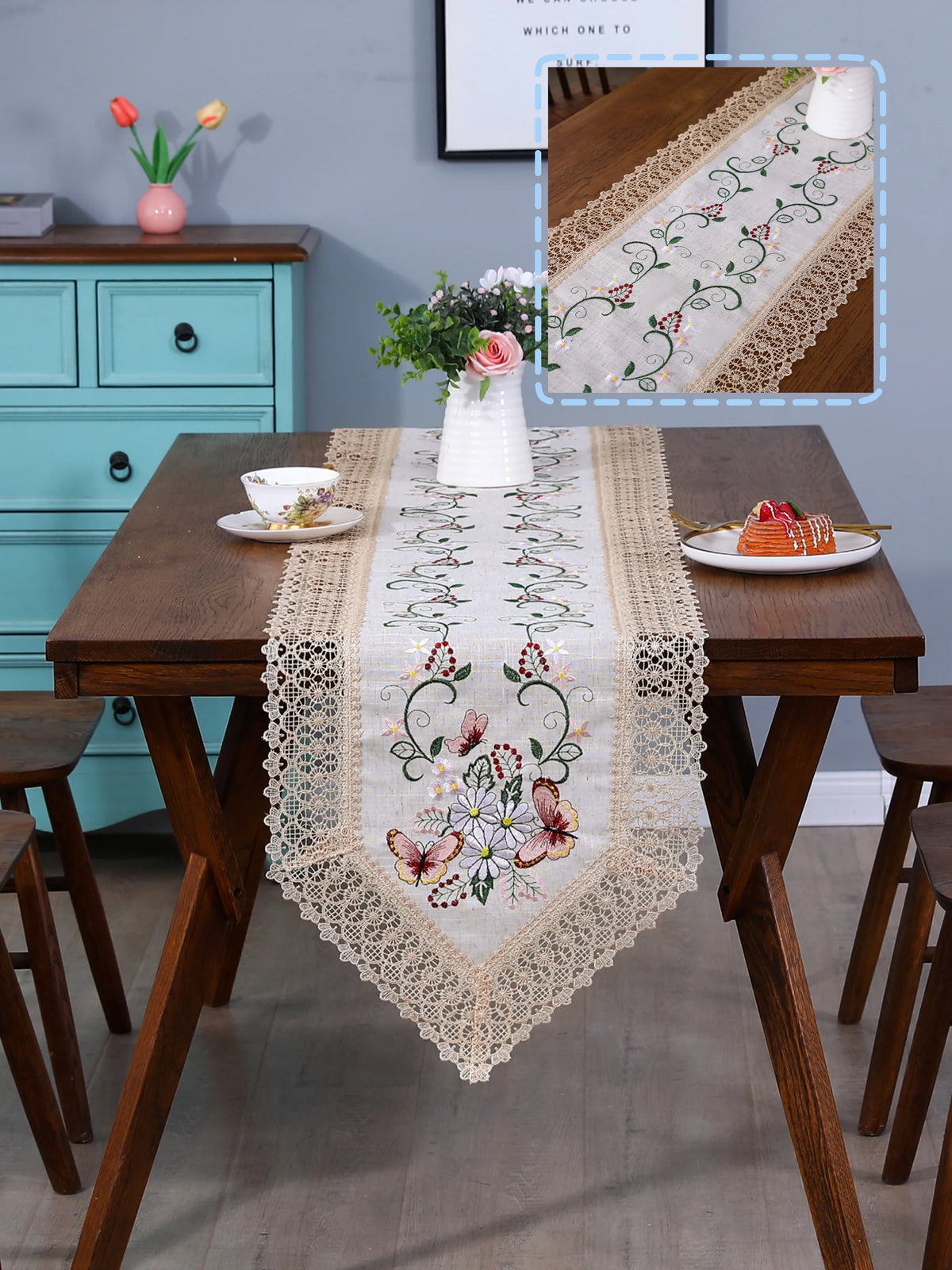 nappe brodée papillons motifs floraux bordure dentelle semi transparente blanc crème verte rouge automne