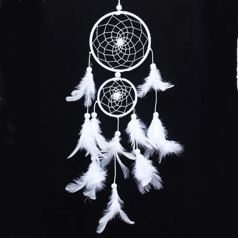 attrape rêves bohème suspendu plumes duvetées filets corde tressée bois blanc bleu violet rose