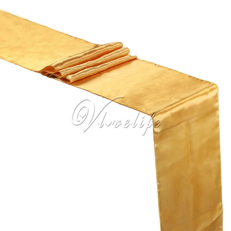 nappe table satin mariage événement extérieur banqueterie couleur or argent violet rouge festive