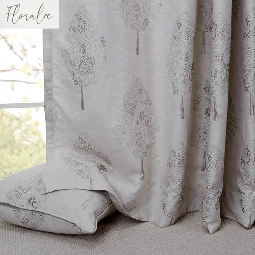 rideau opaque motif floral blanc gris clair classique anneaux métalliques salon chambre