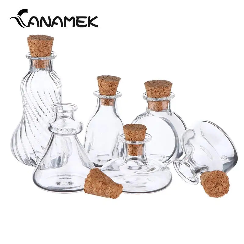 Mini vase en verre avec bouchon liège gris clair pour maison de poupée