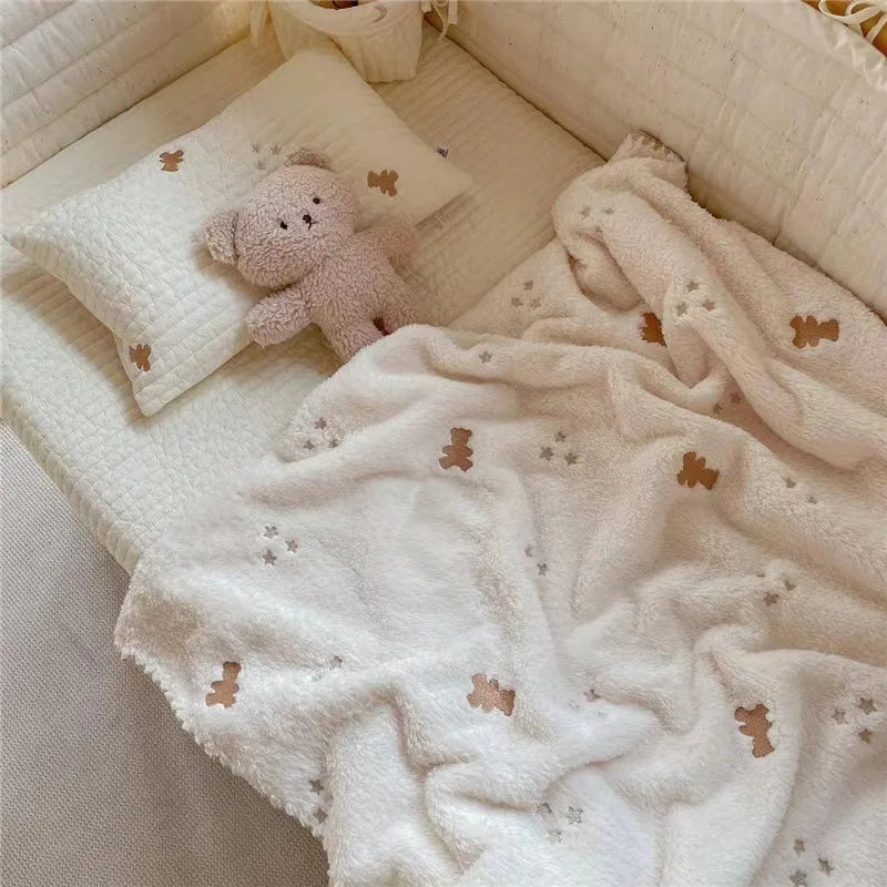 couverture bébé velours hiver coeurs animaux beige jouet cœur lapin blanc doux